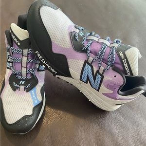 New Balance Womens Fresh Foam CragTR All Terrain Trail Running Shoes S- 10 Gray